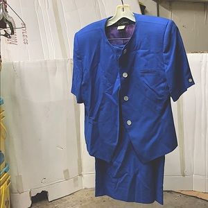 Oleg Cassini woman’s Blue skirt-suit